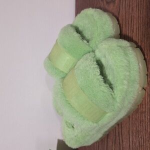 UGG Womens Fluffita Mint Lime 2.75" Platform Slipper Sandal Womens 8